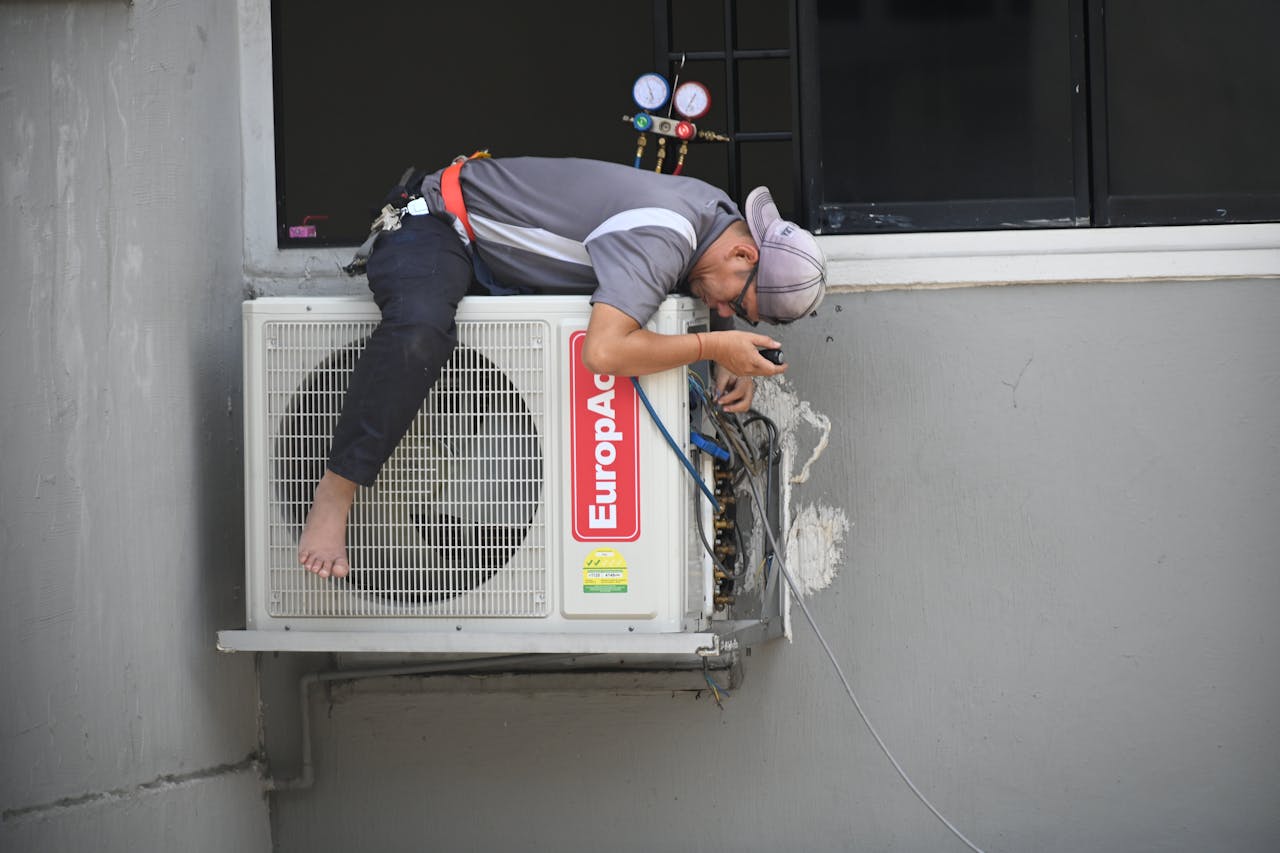Why Air Conditioning Unit Maintenance Is Essential for Year-Round Comfort